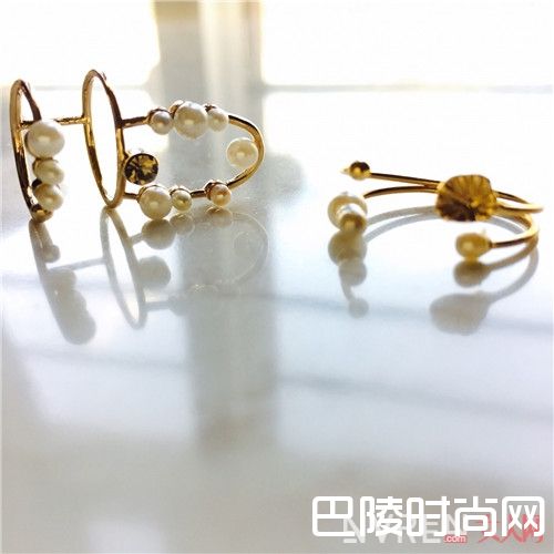 Oliver Bonas英国连锁珠宝家居品牌简介_夏日心机小众饰品搭配：花小钱就能变时尚的小众耳饰分享给你！