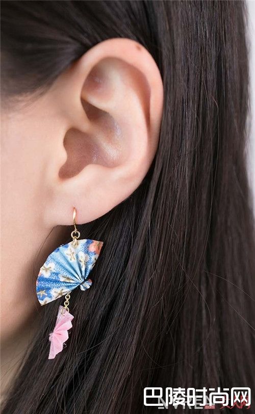 Osewaya小众饰品搭配什么衣服时尚_夏日心机小众饰品搭配：花小钱就能变时尚的小众耳饰分享给你！