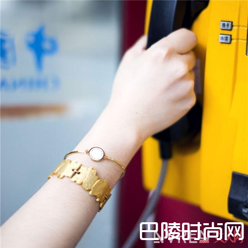 Marc Jacobs品牌小圆盘手环简介_小众大牌手环怎么提升女人精致度？小众大牌手环美腻手环推荐