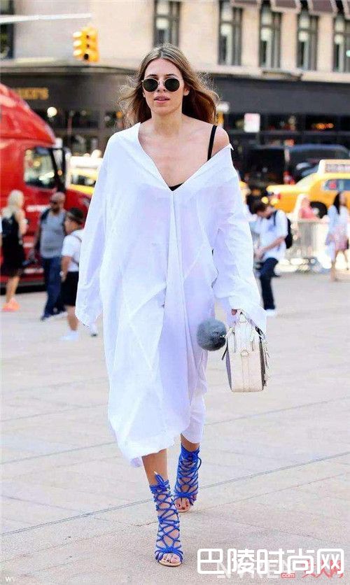 带有收腰设计系带衬衫裙怎么打造完美比例_夏季最潮搭:街拍达人怎么搭配衬衫裙清凉十足又不失时尚？