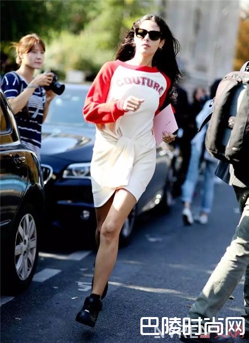 设计感T恤裙如何穿搭？_如何当个时髦懒人？首先你要有一件T恤裙！