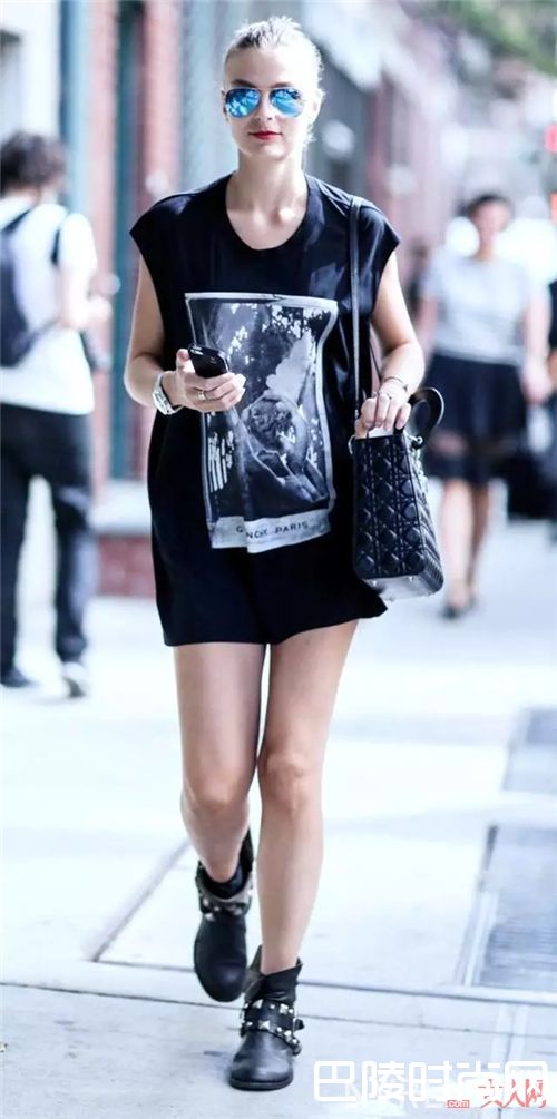 复古印花T恤裙如何穿搭?_如何当个时髦懒人?首先你要有一件T恤裙!