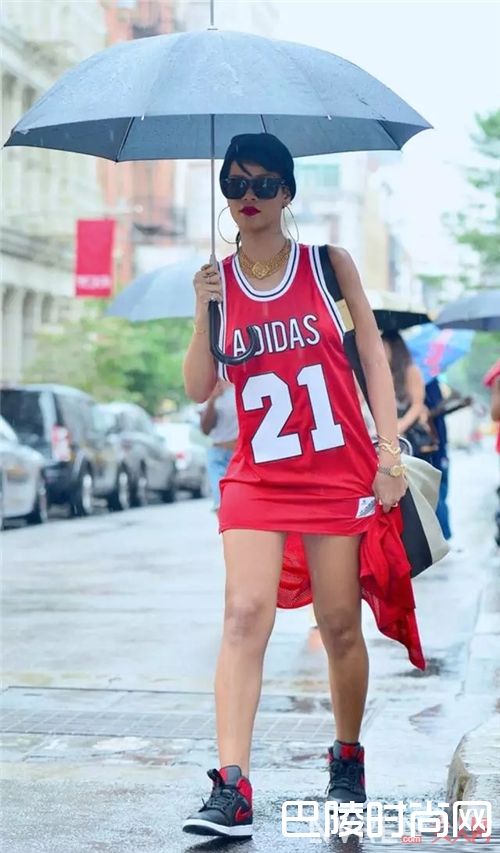 运动款T恤裙如何穿搭?_如何当个时髦懒人?首先你要有一件T恤裙!