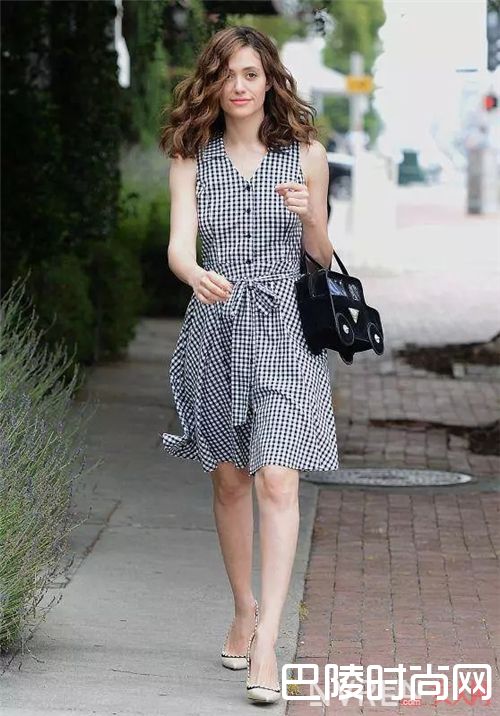  格纹连衣裙如何搭配？_度假正确的style 从这5条仙女裙装扮开始