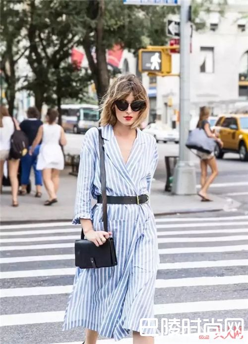 条纹连衣裙如何搭配？_度假正确的style 从这5条仙女裙装扮开始