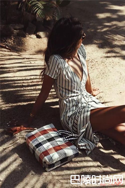 条纹连衣裙如何搭配？_度假正确的style 从这5条仙女裙装扮开始