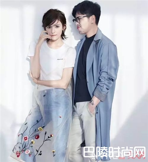 白T恤与半透连衣裙如何搭配？_白tee最时髦的5种穿法 我都为你选好了！