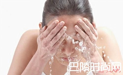 油性肌肤选择什么护肤方式_夏季护肤需要注意什么技巧？不同肤质怎么护肤好？