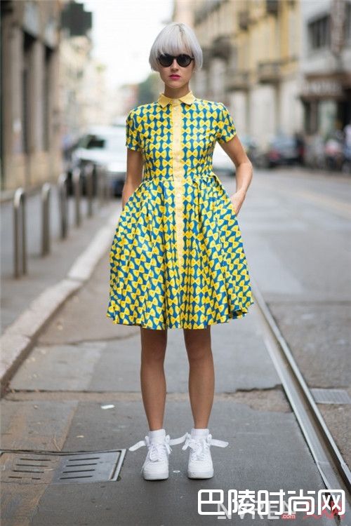 衬衫裙+运动鞋是今年夏天推荐搭配法吗_今夏最舒服又时髦的穿搭：衬衫裙和什么鞋子搭配才最潮最时尚？