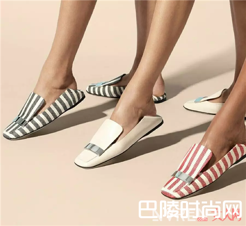 今年夏天流行搭配衬衫裙+拖鞋吗_今夏最舒服又时髦的穿搭：衬衫裙和什么鞋子搭配才最潮最时尚？
