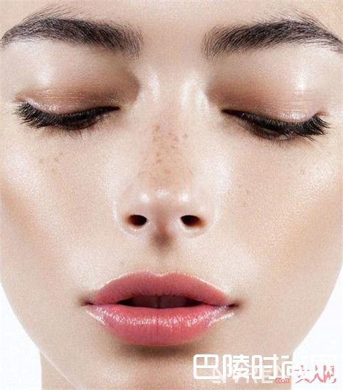 油性肌肤选择什么护肤方式_夏季护肤需要注意什么技巧？不同肤质怎么护肤好？