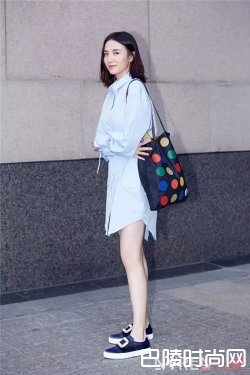 衬衫裙+一脚蹬怎么搭配时髦得刚刚好_今夏最舒服又时髦的穿搭：衬衫裙和什么鞋子搭配才最潮最时尚？
