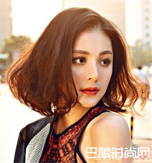 女生中分发型有女神的感觉吗_8款最容易让男生怦然心动的发型 你是哪一款?