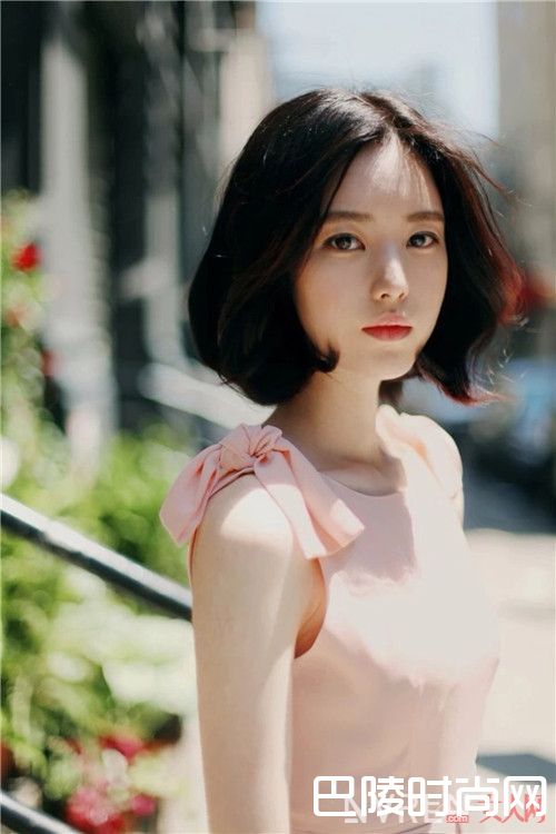 女生中分发型有女神的感觉吗_8款最容易让男生怦然心动的发型 你是哪一款?