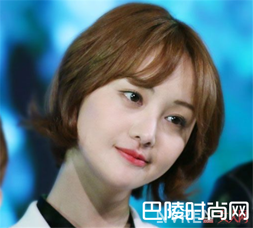 女生短发外翻卷发型俏皮可爱吗_8款最容易让男生怦然心动的发型 你是哪一款?