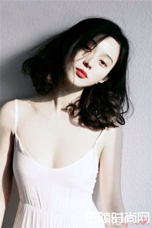 女生蛋卷发型对男生有诱惑力吗_8款最容易让男生怦然心动的发型 你是哪一款?