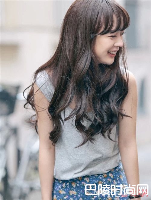 空气刘海大C卷发型让女生怦然心动吗_8款最容易让男生怦然心动的发型 你是哪一款?