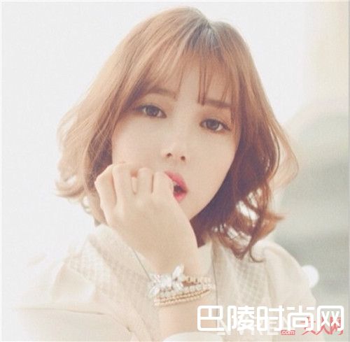 女生蛋卷发型对男生有诱惑力吗_8款最容易让男生怦然心动的发型 你是哪一款?
