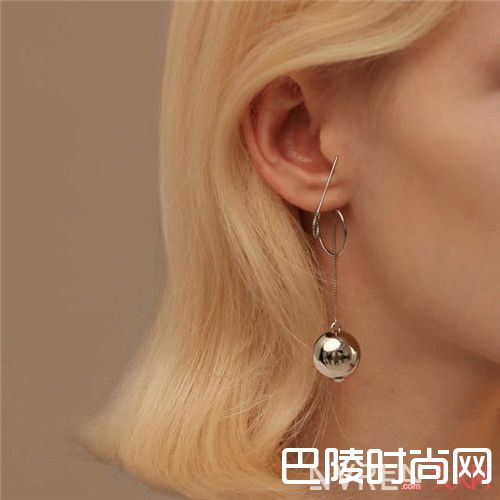 Cissy-Shi古灵精怪的配饰都有哪些_夏日耳饰怎么打造？这6款耳饰品牌让你搭配出时髦可爱感！