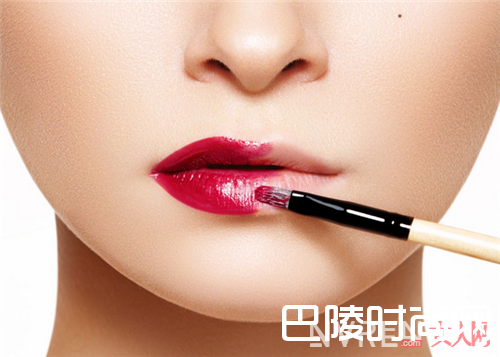 妙巴黎天鹅绒哑光雾面唇釉 平价彩妆产品简介_平价彩妆产品推荐:大牌彩妆平价替代品评测有哪些?(下)