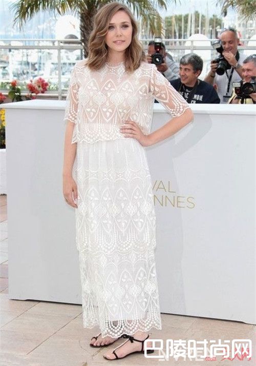 哪种蕾丝裙更适合小胸姑娘_最适合小胸的蕾丝服饰单品有哪些？怎么穿搭让你夏日无忧！