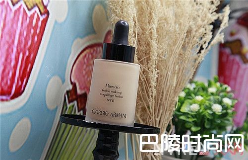 欧莱雅奇焕光感柔雾丝滑美颜液简介_平价彩妆产品推荐:大牌彩妆平价替代品评测有哪些?