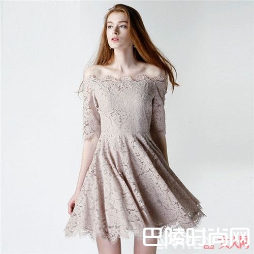 网纱拼接的V字蕾丝裙好看吗_最适合小胸的蕾丝服饰单品有哪些？怎么穿搭让你夏日无忧！