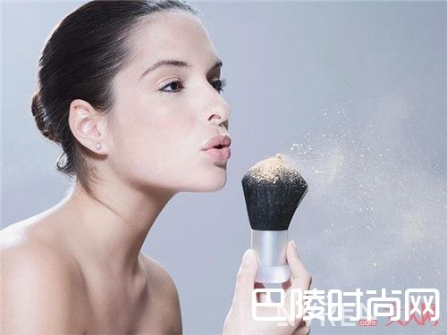 club出浴素颜保湿蜜粉饼平价彩妆产品简介_平价彩妆产品推荐：大牌彩妆平价替代品评测有哪些？