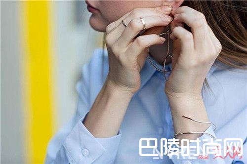 极简风配饰介绍_干净的女人运气都不会差 如何穿出干净感