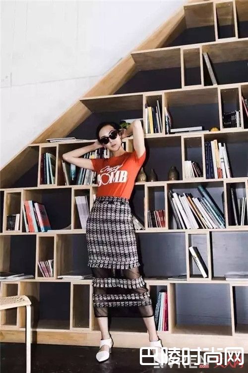 红色介绍_时髦的人才不会天天穿黑白 他们都爱糖果色