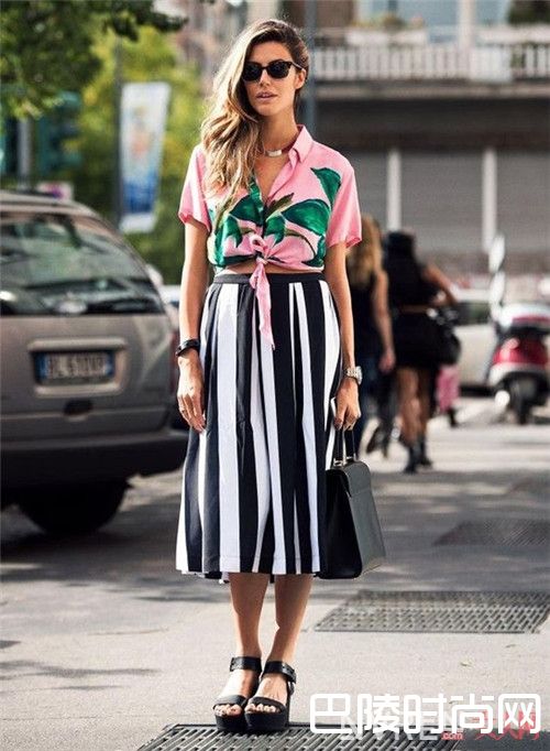 竖条纹裙装怎么塑造鲜明个性_竖条纹经典单品怎么时髦的穿?哪种竖条纹服饰是衣橱必备?
