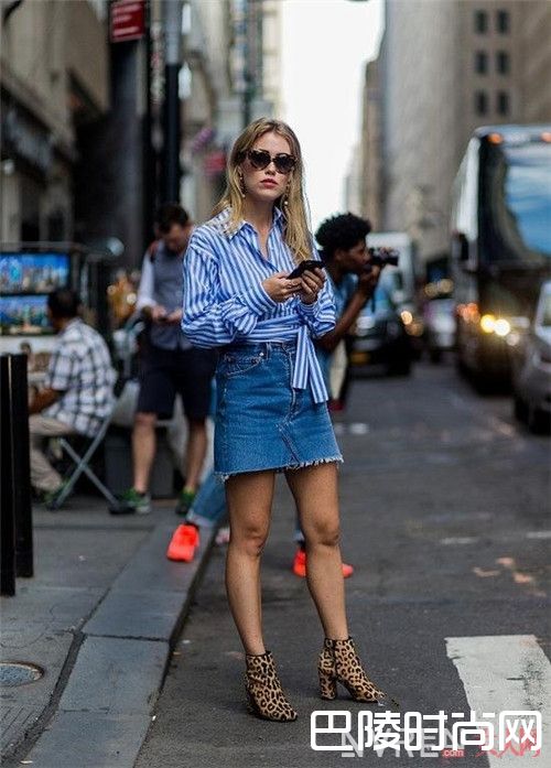 条纹衬衫搭配半裙能展现优雅女人味吗_竖条纹经典单品怎么时髦的穿?哪种竖条纹服饰是衣橱必备?