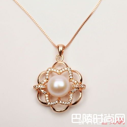 时下流行珍珠与哪些材质的组合_珍珠与哪些材质组合流行?这些品牌珍珠首饰能让你变得时髦吗?