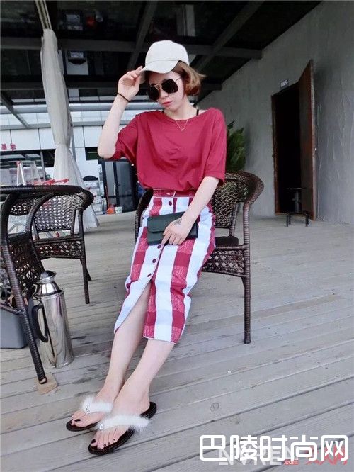 竖条纹怎么穿更好看_竖条纹经典单品怎么时髦的穿?哪种竖条纹服饰是衣橱必备?