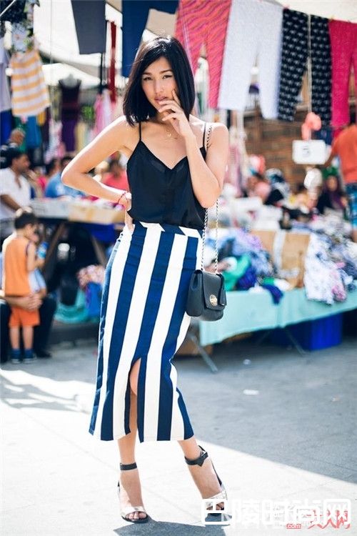 条纹套装怎么混搭更有趣_竖条纹经典单品怎么时髦的穿？哪种竖条纹服饰是衣橱必备？