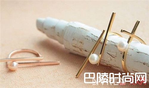 Michi Liang珍珠品牌简介_珍珠与哪些材质组合流行?这些品牌珍珠首饰能让你变得时髦吗?