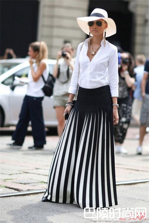 竖条纹裙装怎么塑造鲜明个性_竖条纹经典单品怎么时髦的穿?哪种竖条纹服饰是衣橱必备?