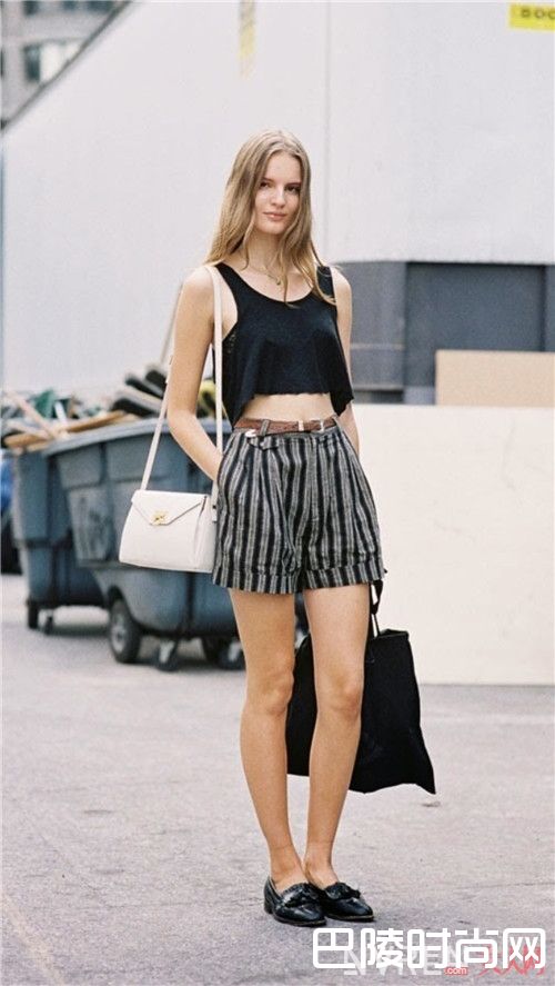 条纹套装怎么混搭更有趣_竖条纹经典单品怎么时髦的穿？哪种竖条纹服饰是衣橱必备？