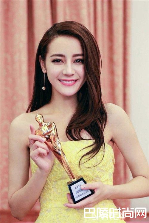 Tasaki珠宝品牌简介_珍珠与哪些材质组合流行？这些品牌珍珠首饰能让你变得时髦吗？