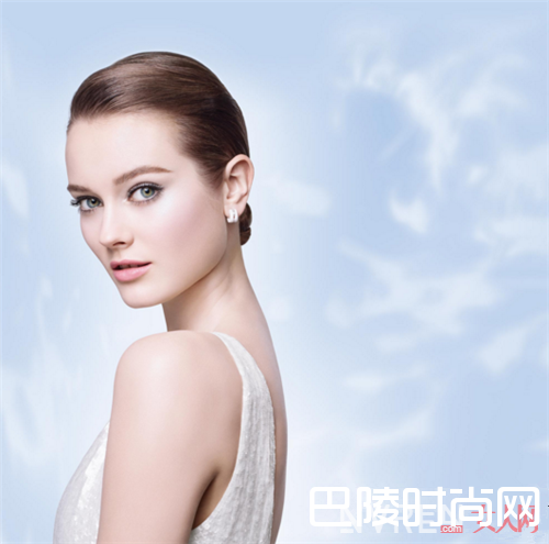 白金搭配珍珠干净清爽吗_珍珠与哪些材质组合流行?这些品牌珍珠首饰能让你变得时髦吗?