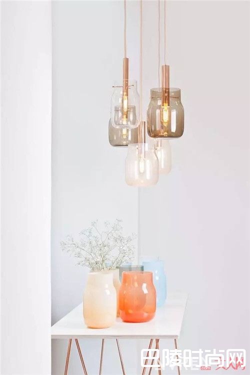 Dechem Studio玻璃花器介绍_不好好做花瓶 长这样有点小过分了