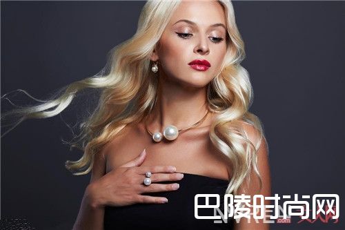 什么款式的珍珠适合街拍_珍珠日常怎么搭配时尚？搭配什么服饰优雅？