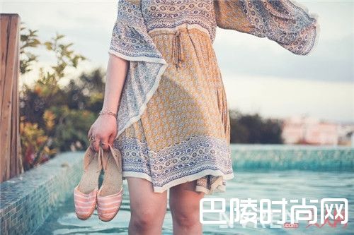 Soludos藤编帆布鞋是度假鞋首选吗_ 2017年盛夏,哪些鞋履你必须入手呢?
