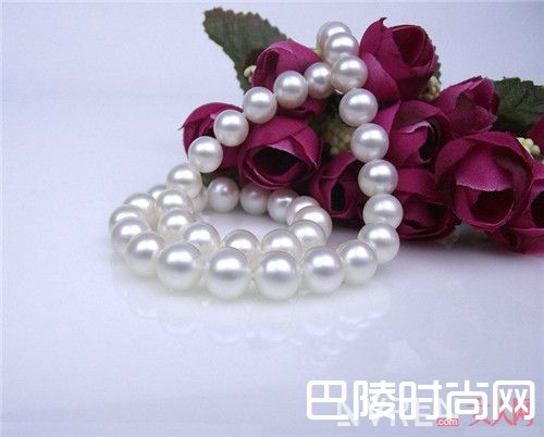 不同长度的珍珠项链怎么搭配_珍珠日常怎么搭配时尚？搭配什么服饰优雅？