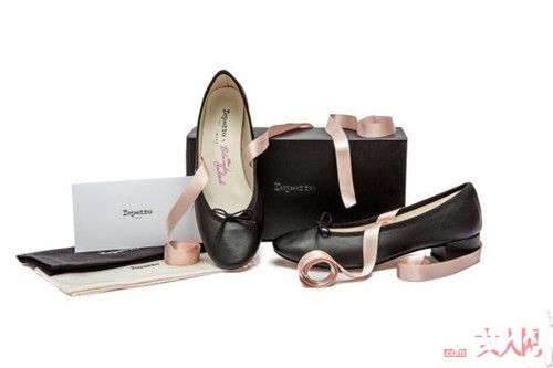 Chiara Ferragni 与Repetto合作限量芭蕾绑带舞鞋简介_ 2017年盛夏，哪些鞋履你必须入手呢？