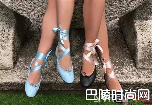 Chiara Ferragni 与Repetto合作限量芭蕾绑带舞鞋简介_ 2017年盛夏，哪些鞋履你必须入手呢？