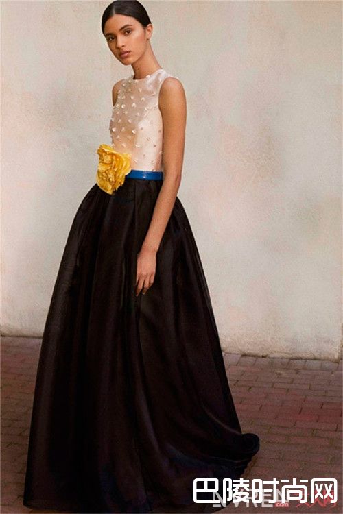 Carolina Herrera2018春夏度假系列简介_2018早春度假系列品牌:这些好看的裙子让你做夏日女神！