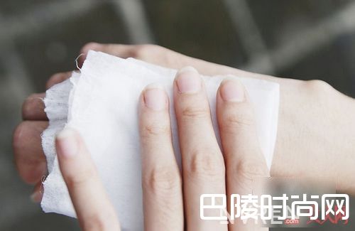 夏季湿巾当“毛巾”频繁使用好吗_夏季美容护肤的5大禁忌是什么？五种禁忌让你更好的护肤！