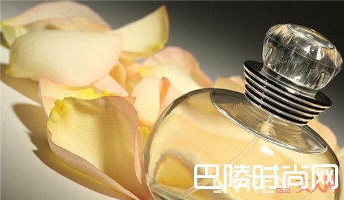 夏季香水要少用吗_夏季美容护肤的5大禁忌是什么？五种禁忌让你更好的护肤！