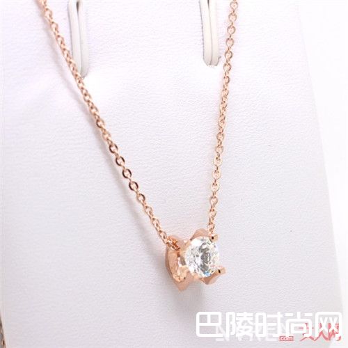 卡地亚单钻项链简介_今年什么珠宝首饰最流行?什么品牌的项链值得推介?